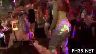 أحمر الشفاه حزب الكلية نائب الرئيس على الثدي