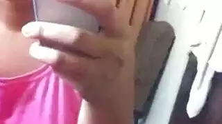 استمناء لاتيني صريح: هي تحب أن تعري نفسها للكاميرا