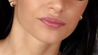 الممثلة الأسطورية أيشواريا راي في مشهد جماعي عنيف