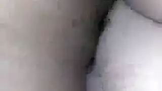 تدليك مريح لجميلة شابة يؤدي إلى قذف فوضوي على وجهها