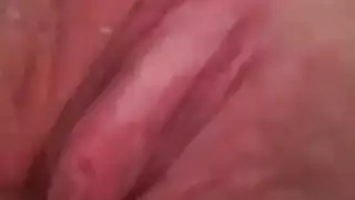 فيديو إباحي في غرفة الفندق: إصبع حتى النشوة الصارخة على الخليج