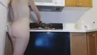 أوجي فتيات: دافا فوكس وضيفتها في فعل مثلي مبلل