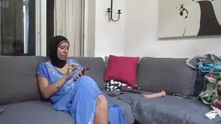 فرج عربية هواة يتمدد بواسطة قضيب أسود عملاق