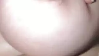 كس عربي ضيق يتم تناوله بقوة في مشهد إباحي مكثف