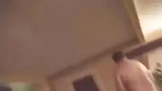 المغوية الناضجة سونيا وعشيقتها في مشاهد جنسية صريحة