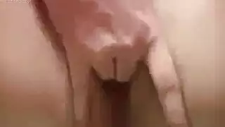 شقراء ذات أثداء كبيرة تمارس الجنس الصباحي بوضعية كوميدية