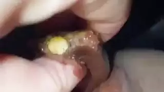 بنت ادخل يدها في كسها