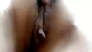 ولد يزور صديقه فرى الام هائجة و ينيكها التي عندها صفحة ويب خاص بها