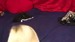 شقراء تعبث بفرجها المبلل بعد إيلاج مزدوج خشن