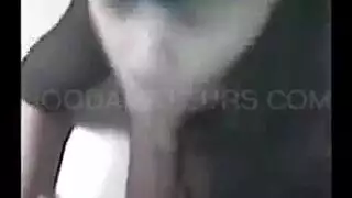 تمس كس اختها بحضور زوجها