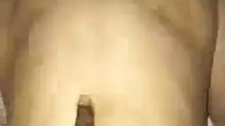 ضعف المتعة: مراهقتان تشاركان قضيبًا أسود ضخمًا