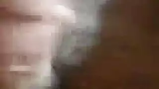 أصلع وجائع: مص مزدوج من فتاتين مدخنتين