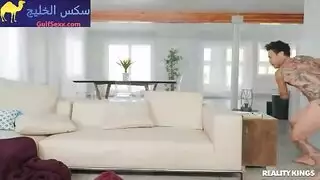 أخت ماكرة تمارس الجنس مع زوج أختها أمامها علاقة صريحة