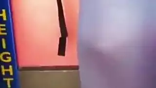 عاهرة ناضجة مرتدية الجوارب تمنح تينا كاي استخدام منزلها مجانًا أثناء ممارسة الجنس العنيف