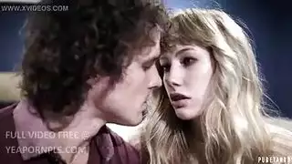 رايلي لو تمارس الجنس على الشاطئ الرملي
