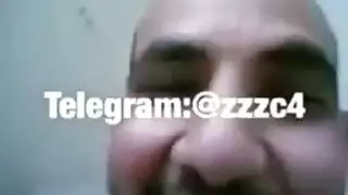 فتاة شرق أوسطية تمص بعمق وتتحدث بقذارة أثناء مص قاسي